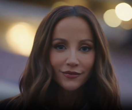 Read more about the article Estee Lauder Commercial Actress Name, Age, and Biography