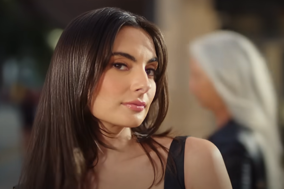 The Give Gloss commercial is light, fun, and designed to speak to women who want effortless beauty.