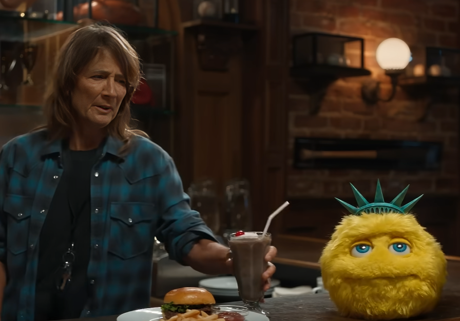 Read more about the article Liberty Mutual Bartender Actress: Is It Anne Ramsay in the 2026 Pool Ad?