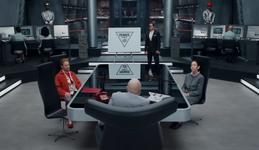 What Happens in the Verizon Menace Mobile Commercial?